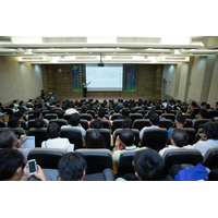 眾多嘉賓與會聽講