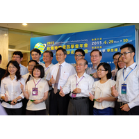 張副院長與金圖獎領獎代表大合照